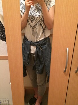 「BEAUTY&YOUTH UNITED ARROWS（ビューティーアンドユースユナイテッドアローズ）のBYBC ∵スカーフ刺繍Tシャツ（Tシャツ/カットソー、ホワイト系）」を使った、aaayyymさん（レディース・165cm）の春コーディネート