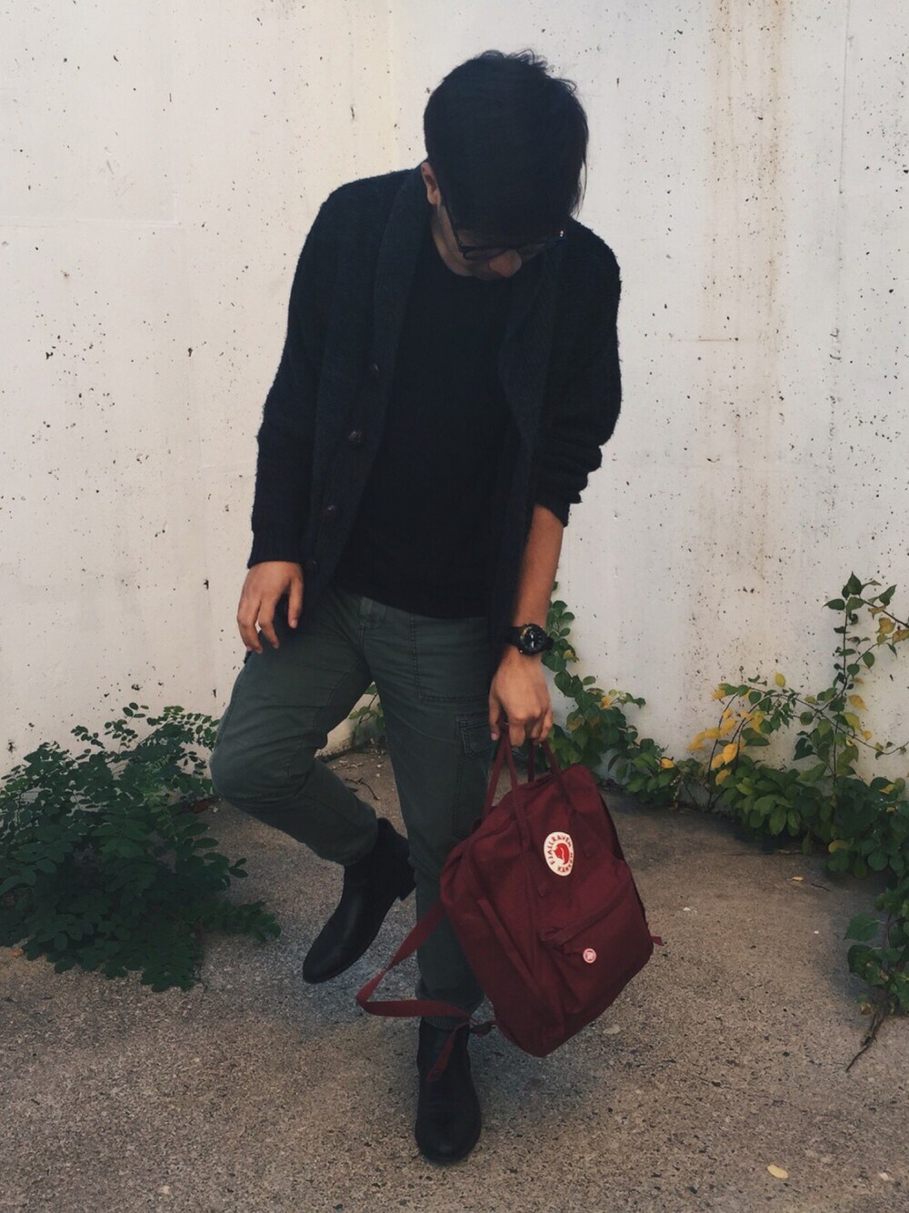 「ootd、casual、outfit、streetstyle、fall style、fall、NYC、layers」｜「Fjallraven Kankenのアイテム（バックパック/リュック、その他）」を使った、Kevin Ākauさん（メンズ・180cm）の秋コーディネートの1枚目の写真