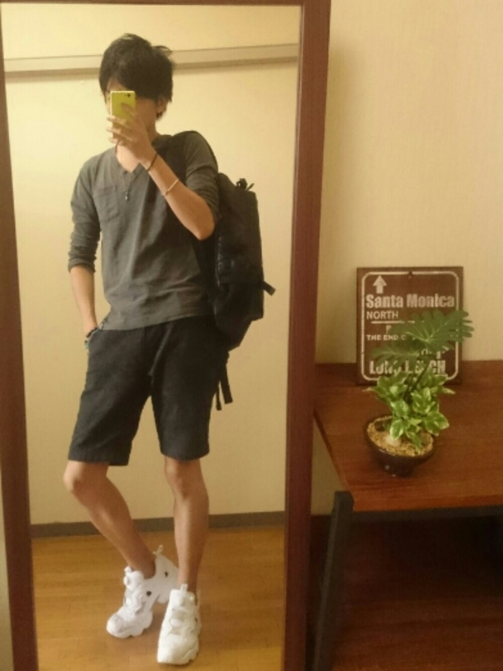 「ジム通い、バックパック、アロハショーツ、BAYFLOW(BAYFLOW)、ポンプフューリー、早起き」｜「BAYFLOWのBAYFLOW／スラブテンジクロンＴ（Tシャツ/カットソー、グレー系）」を使った、syuhiroさん（メンズ・175cm）の夏コーディネートの1枚目の写真