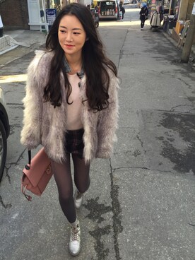 「H&M（エイチ・アンド・エム）のアイテム（ジャケット/アウター、ホワイト系）」を使った、Sabrina Hongさん（レディース・165cm）の冬コーディネート