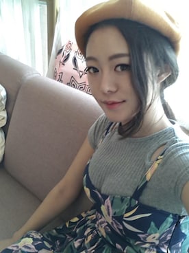 「MONKI（モンキ）のアイテム（ドレス）」を使った、Sabrina Hongさん（レディース・165cm）の冬コーディネート