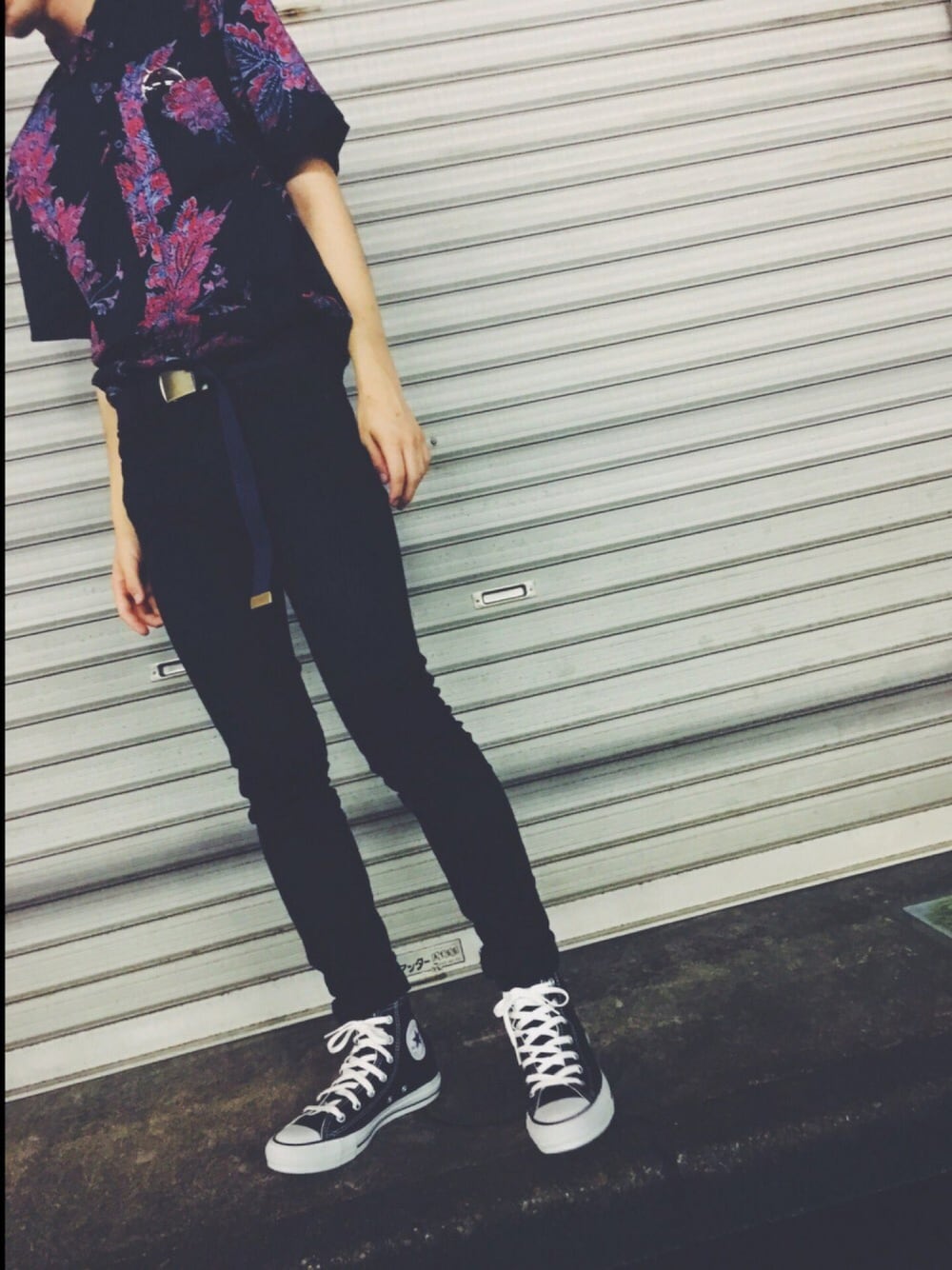 「柄シャツ、柄シャツ、チンピラ、シャツイン、converse、ユニクロ、UNIQLO、H&M、100均、スキニー、高校生」｜「CONVERSEのCONVERSE コンバース ALL STAR HI オールスター ハイ　（スニーカー、ブラック系）」を使った、🌖さん（メンズ・166cm）の夏コーディネートの1枚目の写真