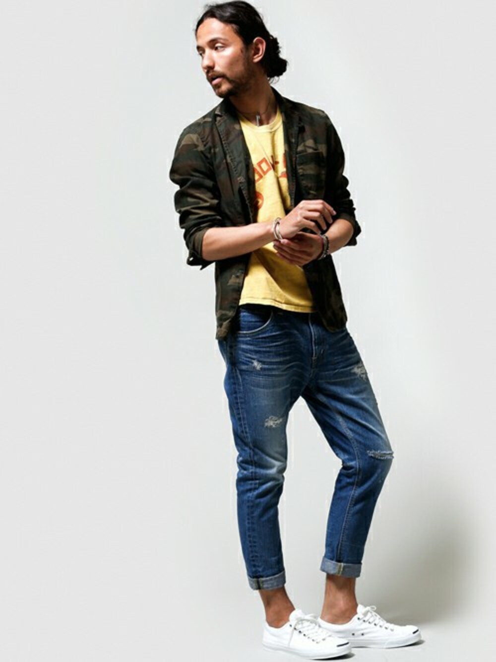 「スニーカー、LEE、迷彩」｜「NANO universeのPATTERNED JACKET（テーラードジャケット、その他）」を使った、nano・universe snapさん（メンズ・181cm）の春コーディネートの1枚目の写真