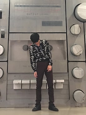 「ANDERSSON BELL（アンダースンベル）のアイテム（シャツ/ブラウス）」を使った、RYOYA (GRAFIXX)さん（メンズ・184cm）の秋コーディネート
