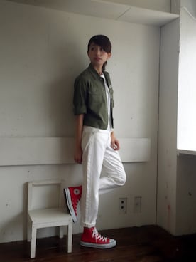 「アイテム（レッド系）」を使った、木野園子さん（レディース・160cm）の夏コーディネート