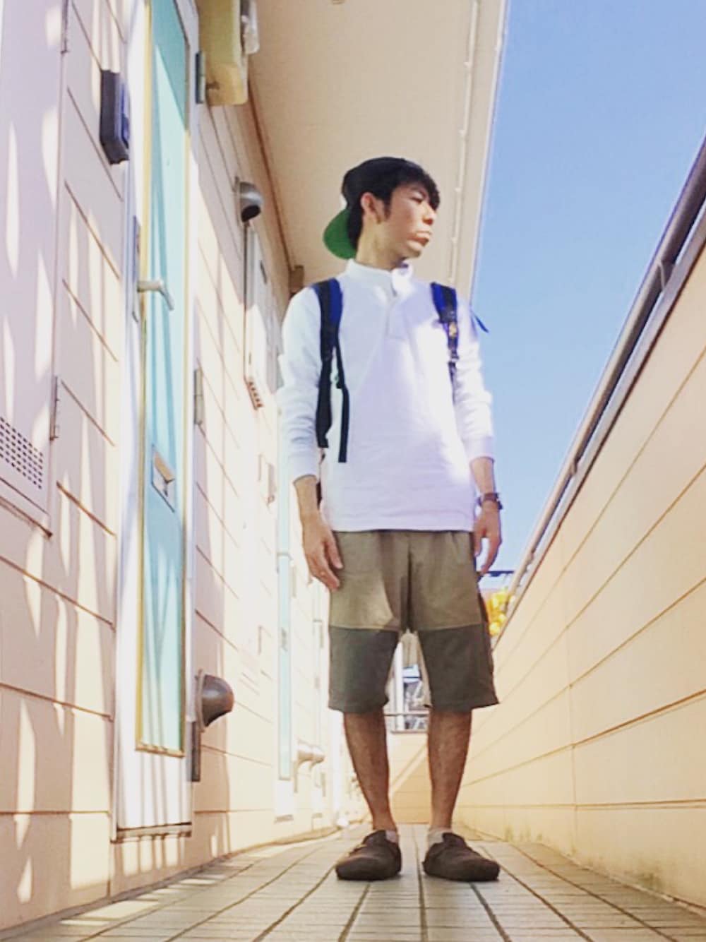 「古着、半ズボン、白、白Tシャツ、BARBARIAN、birkenstock、キャップ、夏、リュック」｜「BIRKENSTOCKのBIRKENSTOCK ビルケンシュトック BOSTON-N 60901 MOCHA（サンダル、ブラウン系）」を使った、maxiさん（メンズ・163cm）の春コーディネートの1枚目の写真