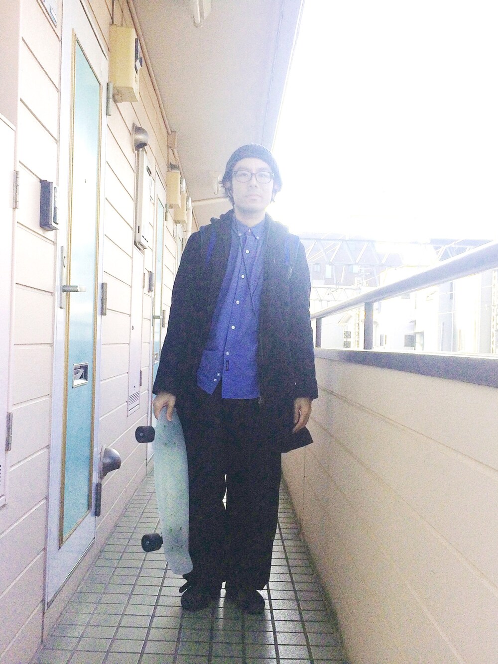 「ペニー、penny、VANS、チェスターコート、古着、めがね、ニット帽、163プロジェクト」｜「VANSのVans Classic Era 59 Blocked Men‘s Sneaker（スニーカー、ブラック系）」を使った、maxiさん（メンズ・163cm）の秋コーディネートの1枚目の写真