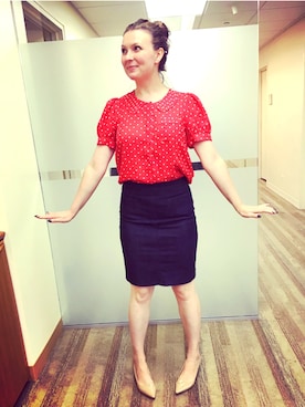 「MARC JACOBS（マークジェイコブス）のアイテム（シャツ/ブラウス）」を使った、Julie Dahlingerさん（レディース・170cm）の秋コーディネート