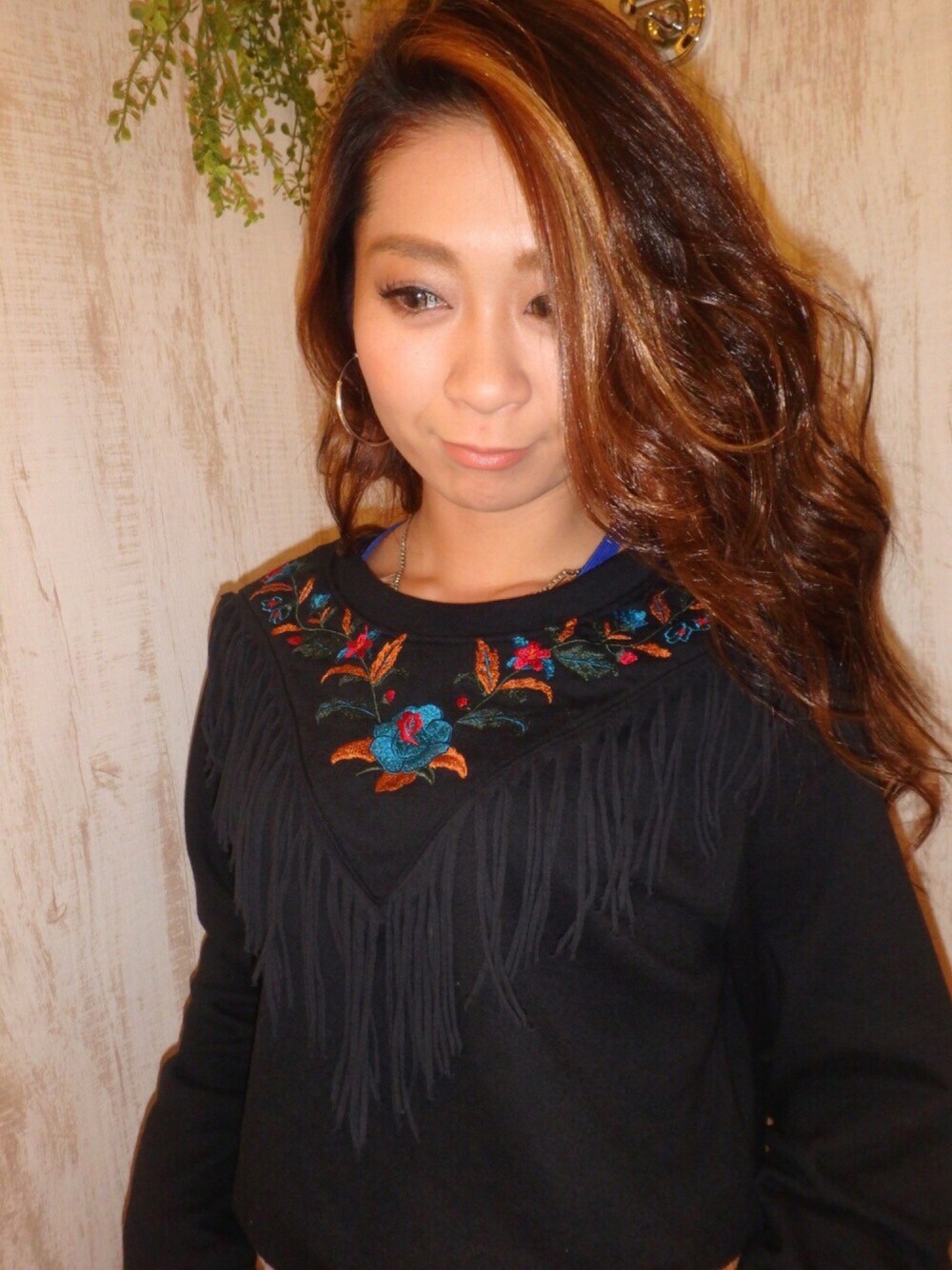 「fashion、秋のコーデ、花柄、刺繍、スウェット、SpRay」｜「SpRayの刺繍フリンジスウェット（スウェット、ブラック系）」を使った、SpRay横浜VIVREさん（レディース・153cm）の秋コーディネートの1枚目の写真