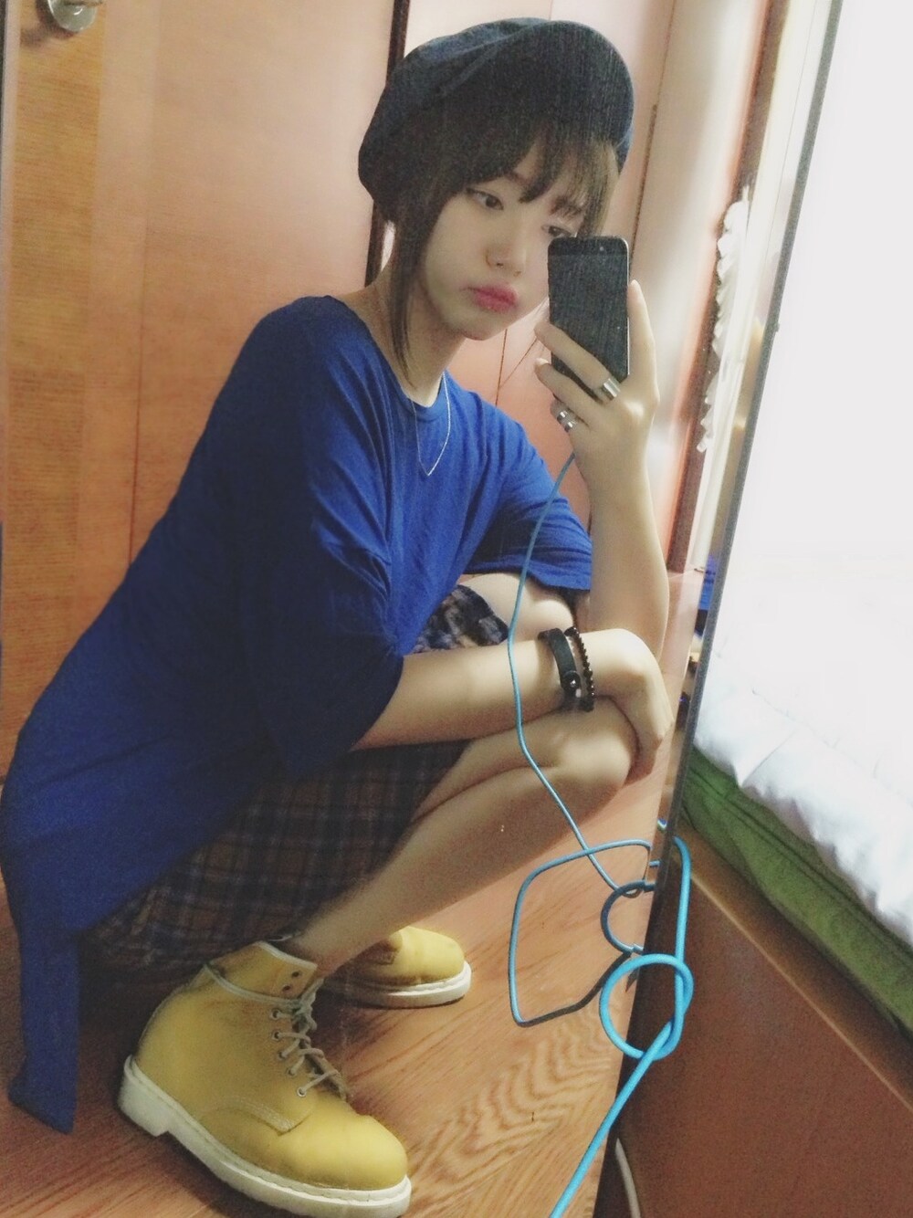 「yellow、Dr.Martens、blue」｜「Dr. MartensのDr.martens boots（ブーツ、イエロー系）」を使った、SEO Jさん（レディース・166cm）の夏コーディネートの1枚目の写真