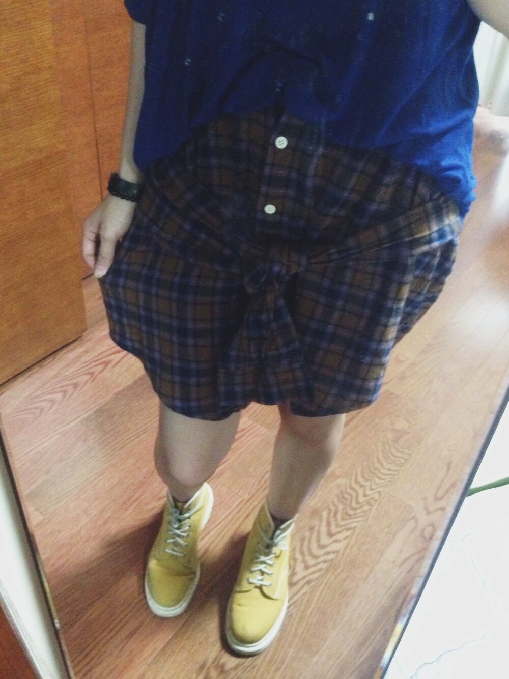 「yellow、Dr.Martens、blue」｜「Dr. MartensのDr.martens boots（ブーツ、イエロー系）」を使った、SEO Jさん（レディース・166cm）の夏コーディネートの1枚目の写真