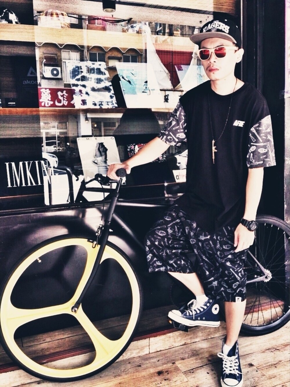 「IMKINGのIMKING-RAGERS SNAPBACK
（キャップ、ブラック系）」を使った、Q Afireさん（メンズ・170cm）の秋コーディネートの1枚目の写真