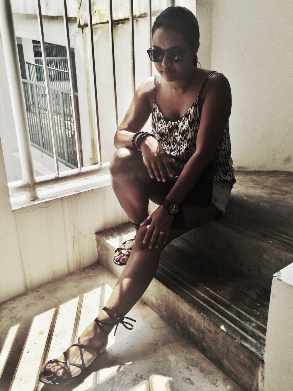 「ootd、ZaloraxWear、zalorasg、Gladiator Sandals、H&M、sunnies studios」｜「H&Mのアイテム（キャミソール、その他）」を使った、Crystal Michael さん（レディース・160cm）の春コーディネートの1枚目の写真