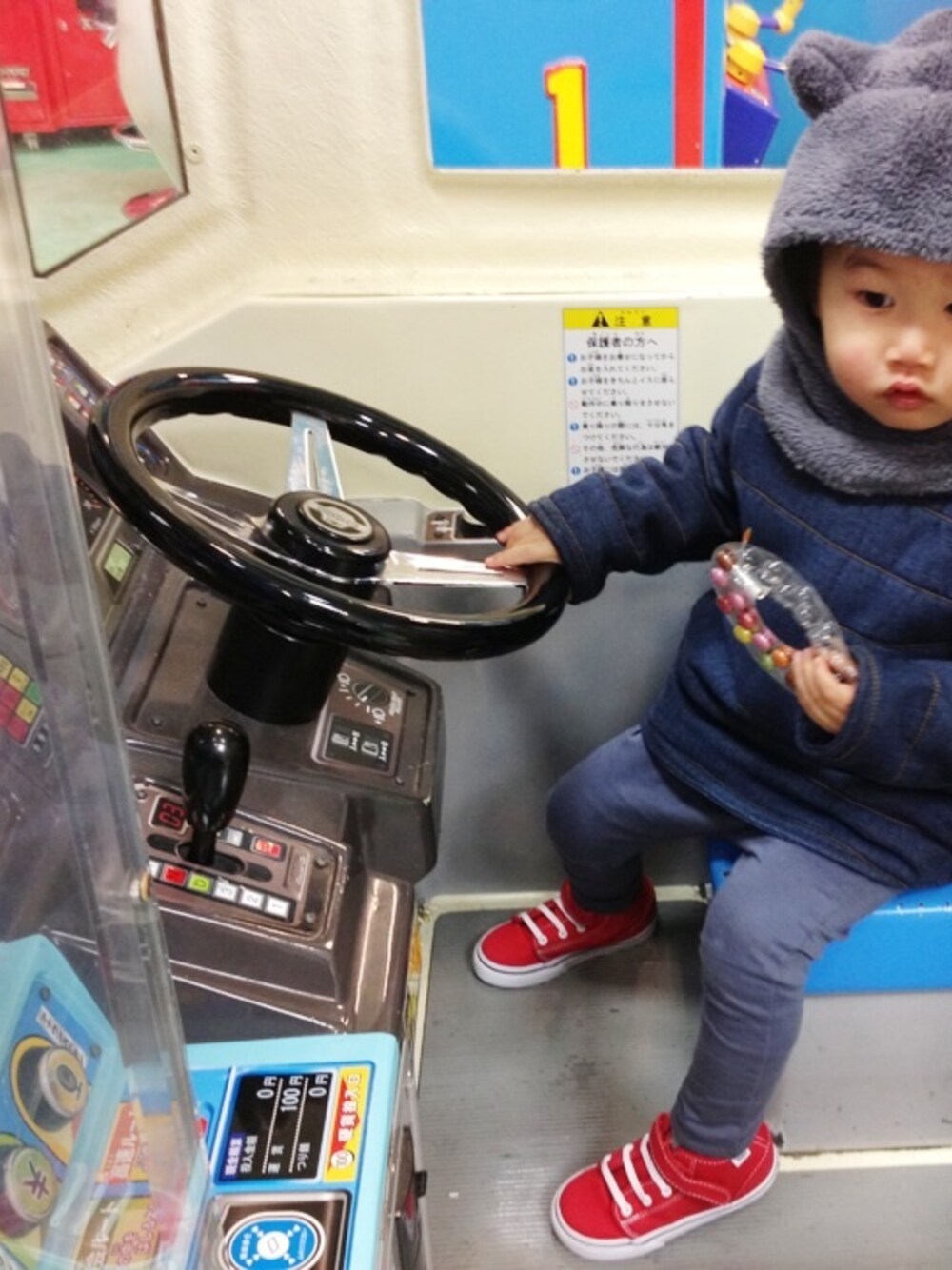 「VANS、kids、レギンス、talc」｜「アウター（カバーオール、ブルー系）」を使った、MAIさん（キッズ・100cm）の冬コーディネートの1枚目の写真