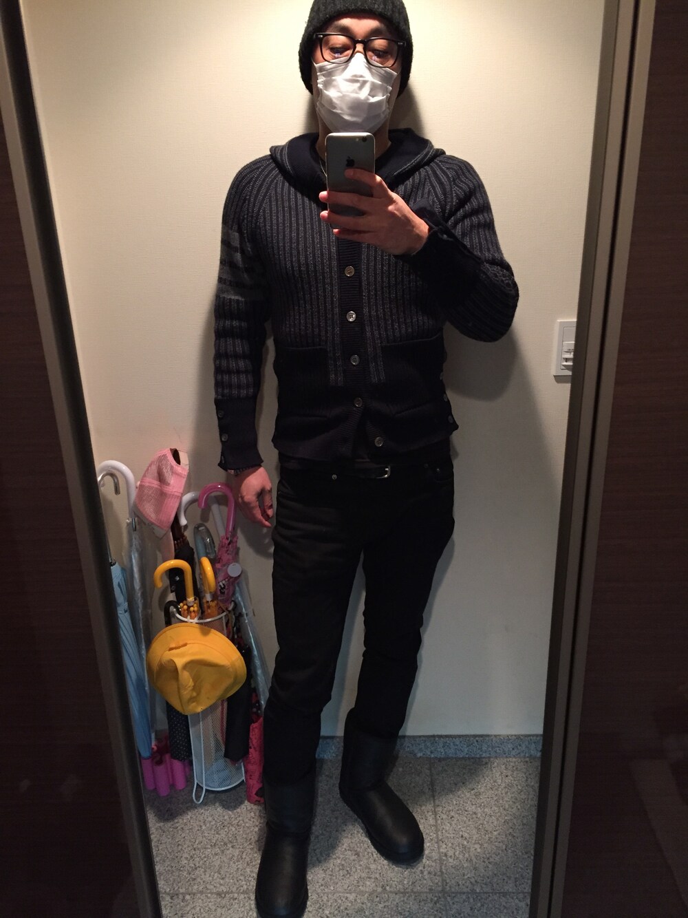 「THOM BROWNEのThom Browne Stripe Wool Hooded Cardigan（カーディガン/ボレロ、ブルー系）」を使った、しゅうさん（メンズ・178cm）の冬コーディネートの1枚目の写真