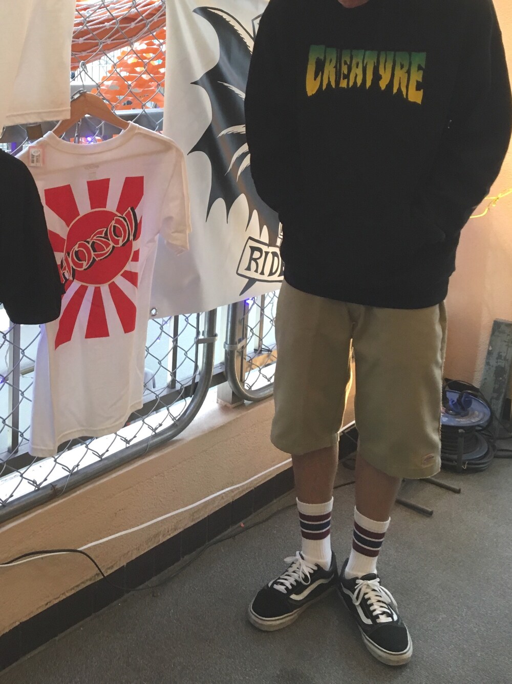 「CREATURE、VANS、oldskool、スケータースタイル、SK8　」｜「CREATUREのアイテム（パーカー、ブラック系）」を使った、たくちゃんさん（メンズ・181cm）の秋コーディネートの1枚目の写真
