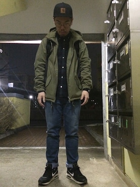 「Carhartt WIP（カーハートダブリューアイピー）のアイテム（マウンテンパーカー）」を使った、Shinji Aokiさん（メンズ・177cm）の春コーディネート