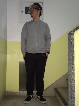 「Carhartt WIP（カーハートダブリューアイピー）のアイテム（スラックス）」を使った、Shinji Aokiさん（メンズ・177cm）の春コーディネート