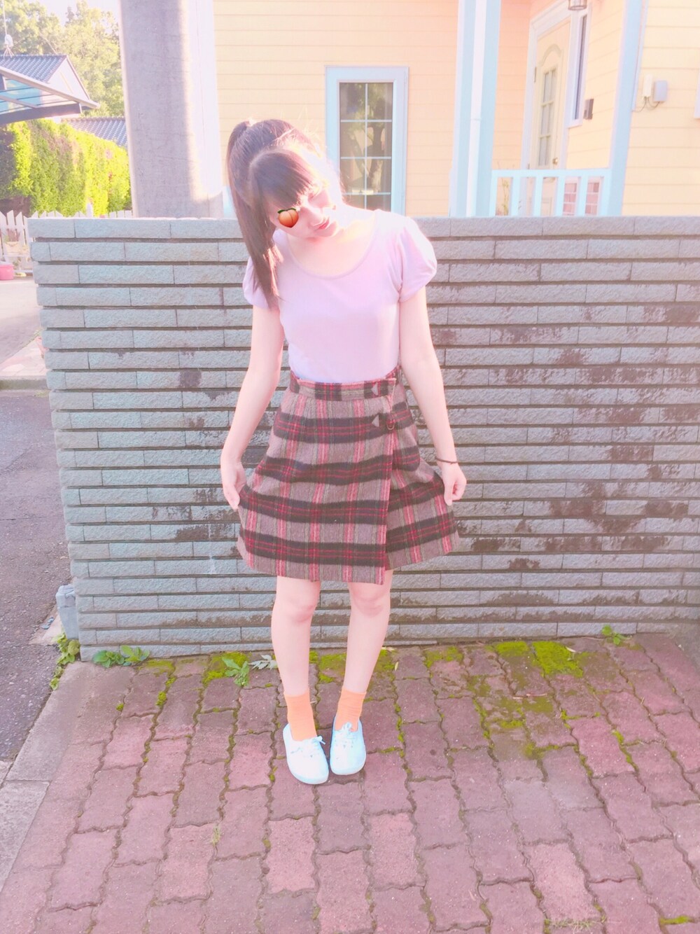 「ガールズルール、ラブラブミー、韓国ブランド、가을 옷、핑크、場所、コロコロ変わる」｜「H&Mのアイテム（スカート、ブラウン系）」を使った、모에네さん（レディース・156cm）の夏コーディネートの1枚目の写真