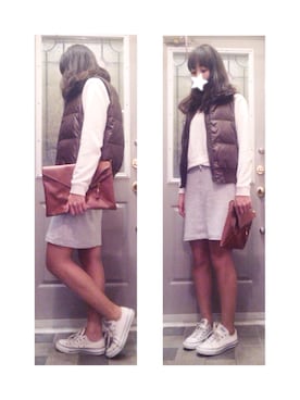 「アイテム（ダウンベスト、ブラウン系）」を使った、riysaさん（レディース・167cm）の秋コーディネート