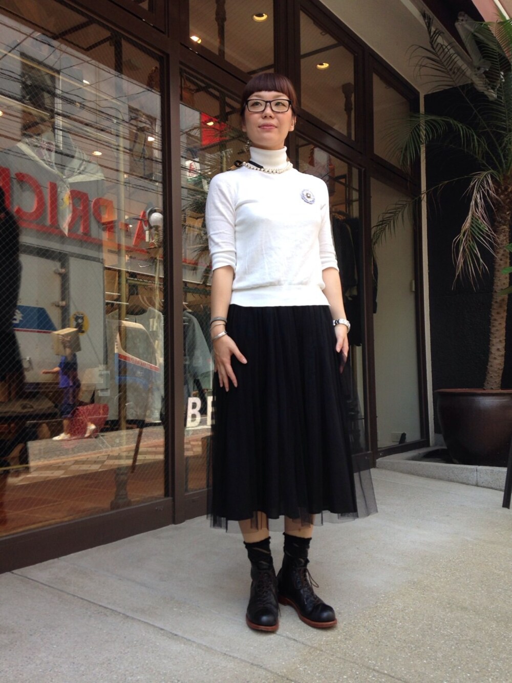 「チュールスカート、モノトーン」｜「BEAMS BOYのBEAMS BOY / 14ゲージ 無地タートル 5分袖（ニット/セーター、ホワイト系）」を使った、mizuki matsumotoさん（レディース・161cm）の秋コーディネートの1枚目の写真