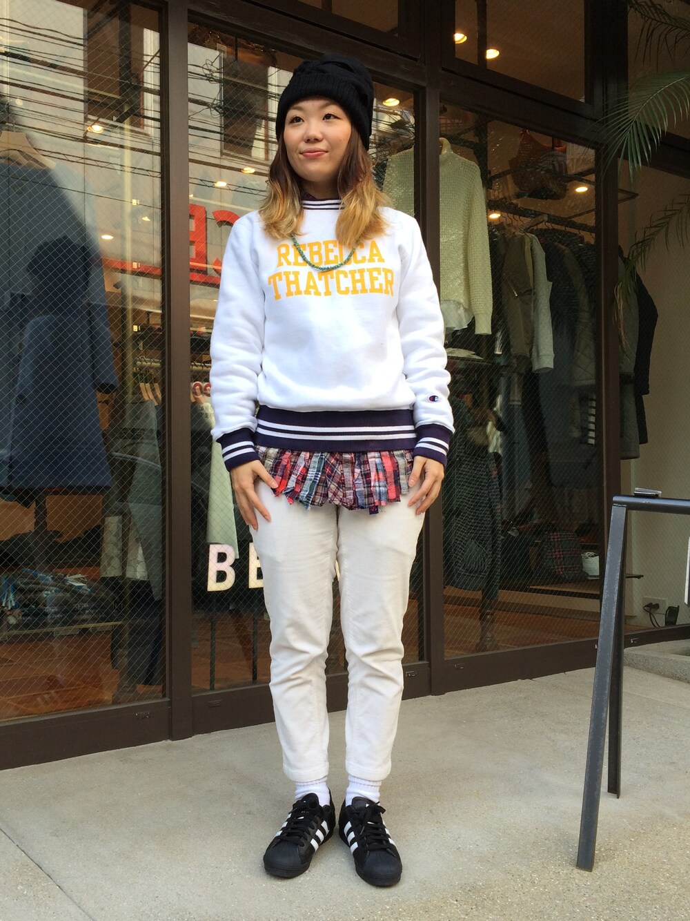 「ビームス、ビームスボーイ、BEAMS、BEAMS BOY」｜「BEAMS BOYのadidas Originals for BEAMS / SUPER STAR 80s SPECIAL（スニーカー、ブラック系）」を使った、mizuki matsumotoさん（レディース・161cm）の秋コーディネートの1枚目の写真