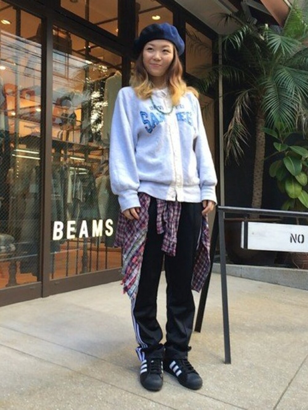 「スポーツミックス、ジャージ、ビームス、ビームスボーイ、BEAMS、BEAMS BOY」｜「BEAMS BOYのadidas Originals for BEAMS / SUPER STAR 80s SPECIAL（スニーカー、ブラック系）」を使った、mizuki matsumotoさん（レディース・161cm）の秋コーディネートの1枚目の写真