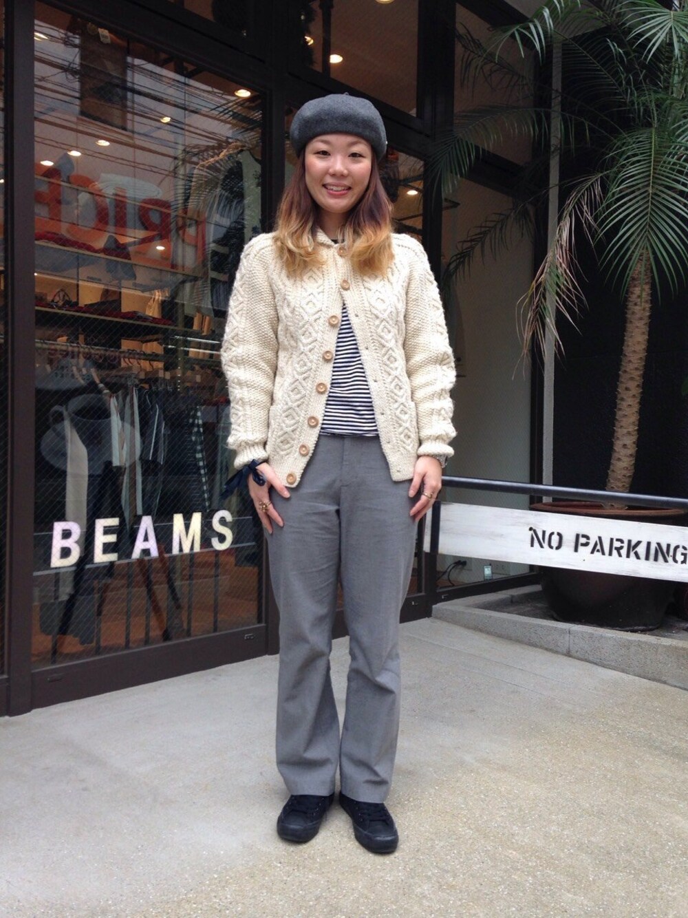 「ホワイトニット、ビームスボーイ、BEAMS BOY」｜「BEAMS BOYのO.5mmBDRｴﾙﾎﾞP BB（Tシャツ/カットソー、ブラック系）」を使った、mizuki matsumotoさん（レディース・161cm）の秋コーディネートの1枚目の写真