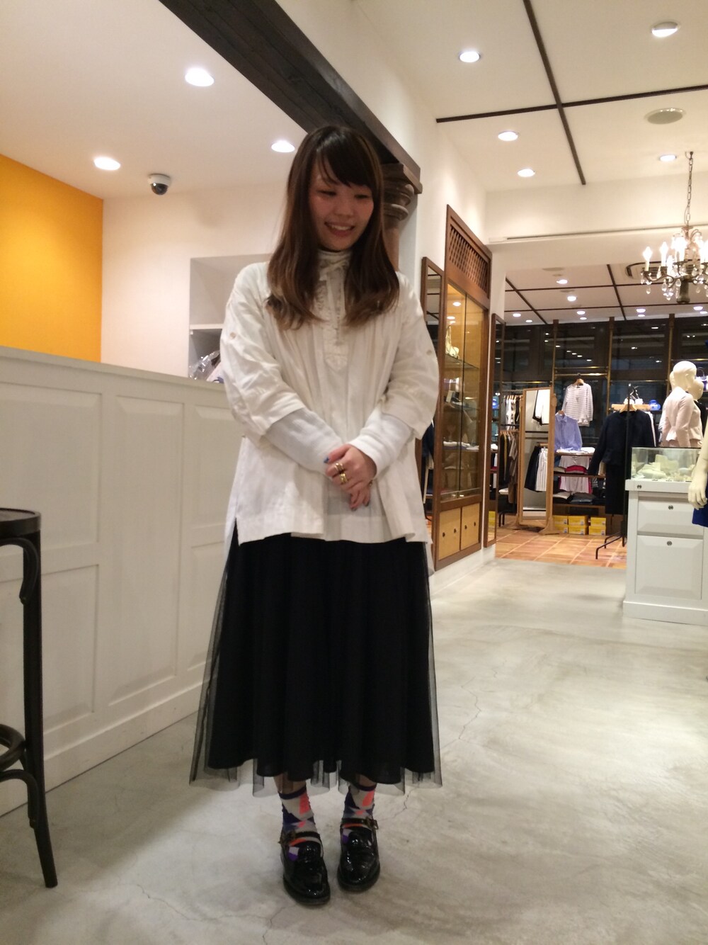「BEAMS BOY、Ray BEAMS、フレアスカート」｜「BEAMS BOYのYUKETEN / Norman Patent（ドレスシューズ、ブラック系）」を使った、mizuki matsumotoさん（レディース・161cm）の春コーディネートの1枚目の写真