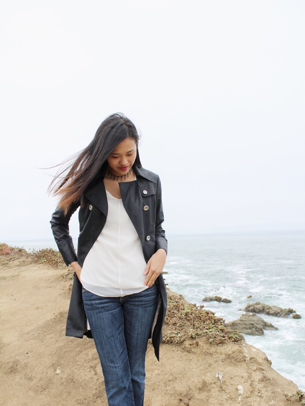 「TrenchCoats_TBrand、ootd」｜「UNKNOWN.のアイテム（トレンチコート、ブラック系）」を使った、Amy Janさん（レディース・170cm）の秋コーディネートの1枚目の写真