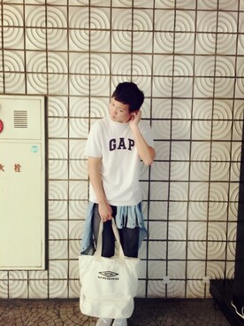 「GAP（ギャップ）のアイテム（Tシャツ/カットソー、ホワイト系）」を使った、よしきさん（メンズ・175cm）の秋コーディネート