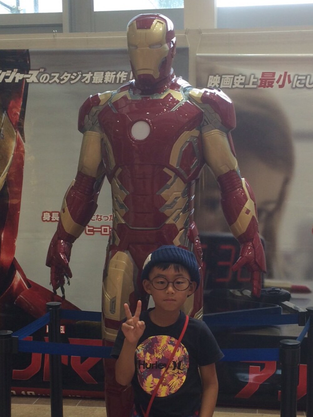 「丸メガネ」｜「MARVELのアイテム（フィギュア、レッド系）」を使った、サト☆やま🅿︎さん（キッズ・127cm）の秋コーディネートの1枚目の写真