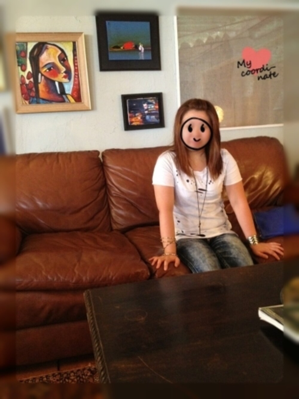 クラッチバッグを着用した秋コーディネートの1枚目の写真