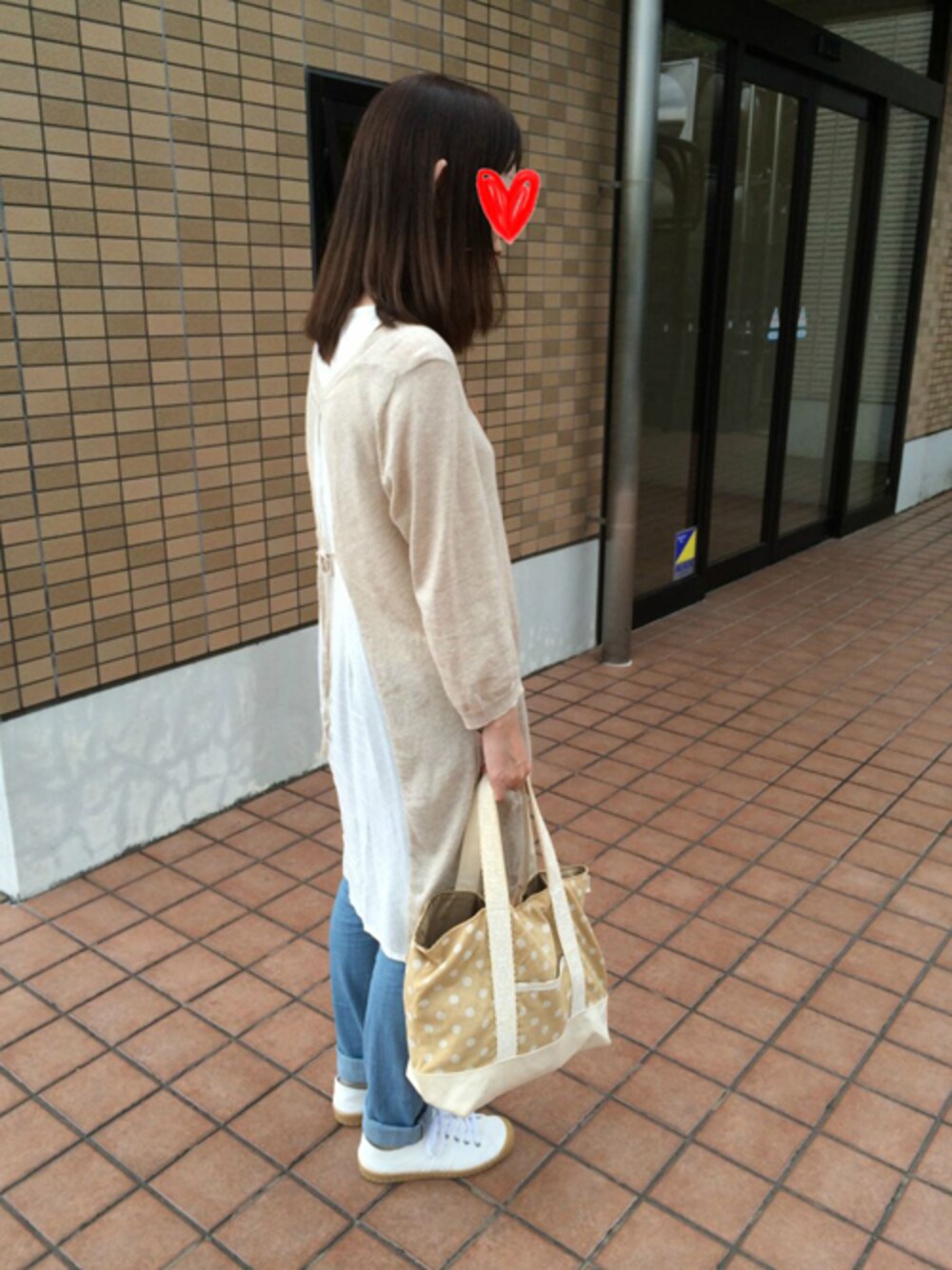 「トートバッグ、ドット、水玉、レース、ベージュコーデ、レギンスパンツ、ワンピース×デニム、ナチュラル、ワンピース×スニーカー、白いスニーカー」｜「LEPSIMのワンピース（ワンピース、ベージュ系）」を使った、clover*さん（レディース・154cm）の秋コーディネートの1枚目の写真