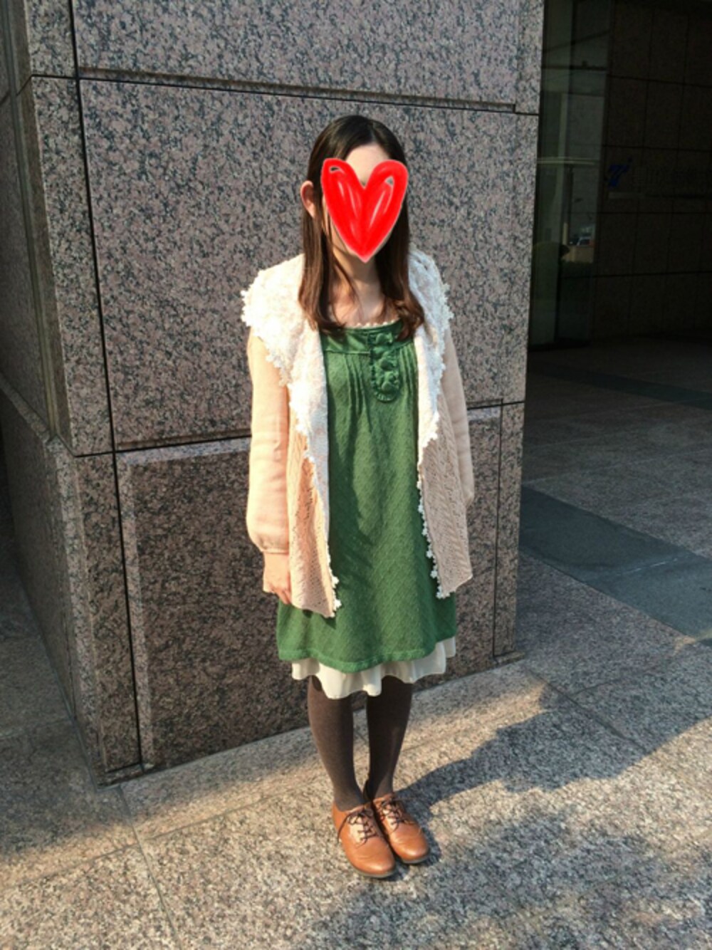 「ワンピース、レース、レースアップシューズ、カラータイツ、ロングカーディガン、ウィングチップシューズ、春色、春ワンピ」｜「earth music&ecologyの★CM着用★Lace Trim Hd/ロングカーディガン（カーディガン/ボレロ、ピンク系）」を使った、clover*さん（レディース・154cm）の春コーディネートの1枚目の写真