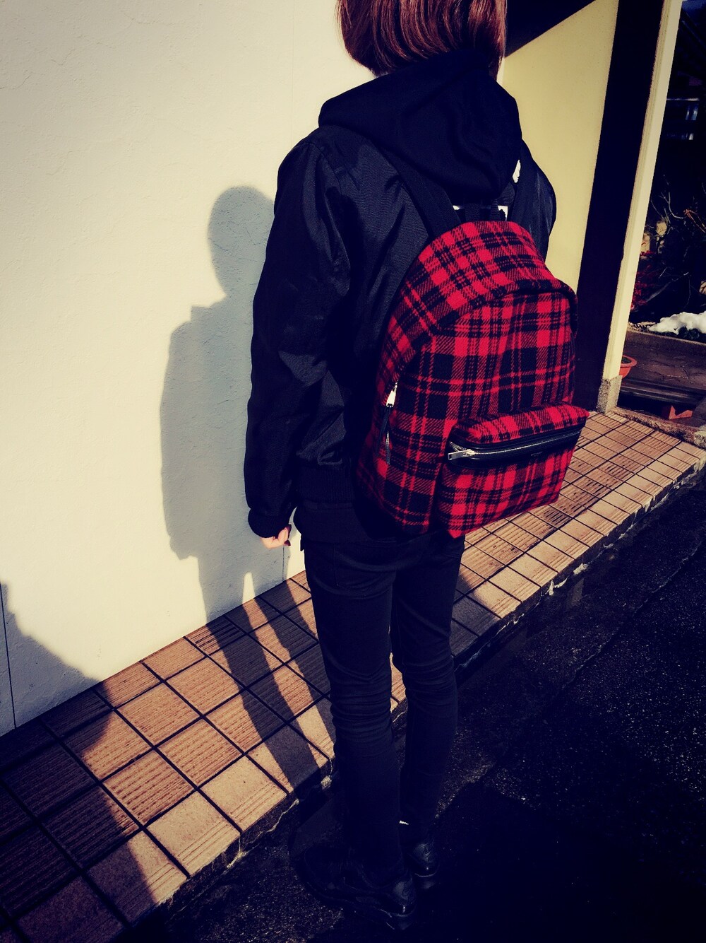 「サンローラン、バックパック、オールブラック、マルセロバーロン、ナイキ、Saint Laurent、MARCELO BURLON、UNIF」｜「Saint Laurentのアイテム（バックパック/リュック、レッド系）」を使った、wish...さん（メンズ・173cm）の冬コーディネートの1枚目の写真