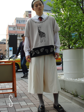 「VINTAGE（ヴィンテージ）のアイテム（パンツ、ホワイト系）」を使った、イソベカズキさん（メンズ・175cm）の春コーディネート