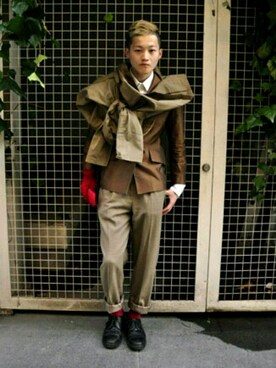 「Lauren by Ralph Lauren（ローレン バイ ラルフ ローレン）のアイテム（スラックス、ベージュ系）」を使った、イソベカズキさん（メンズ・175cm）の春コーディネート