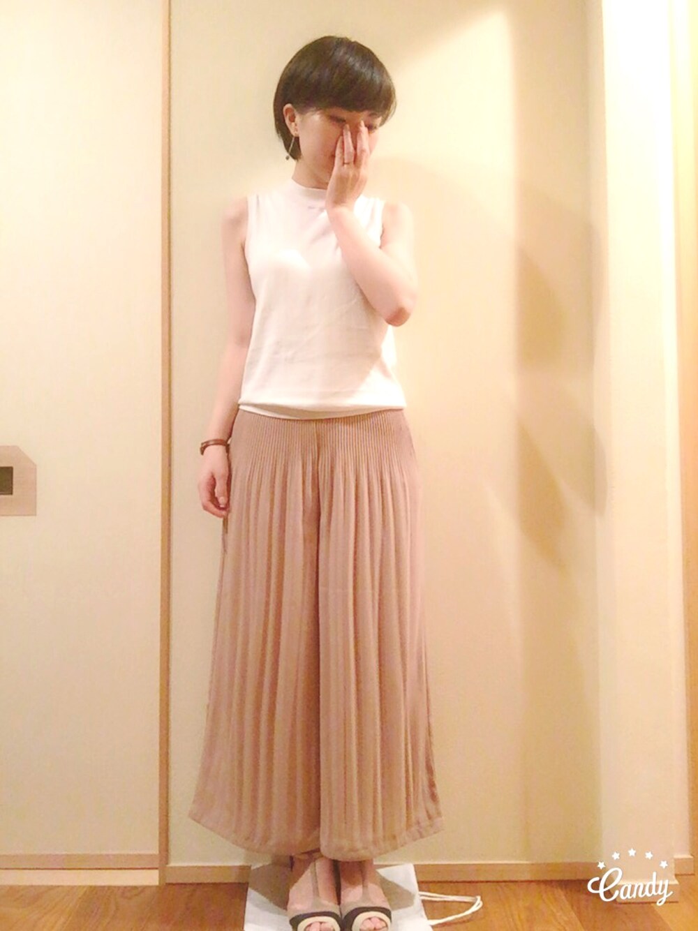 「夏、オトナカジュアル、白、ノースリーブ、サンダル、チビーズ✳︎」｜「UNIQLOのWOMEN UVカットノースリーブセーター（ニット/セーター、ホワイト系）」を使った、nokkaさん（レディース・152cm）の夏コーディネートの1枚目の写真