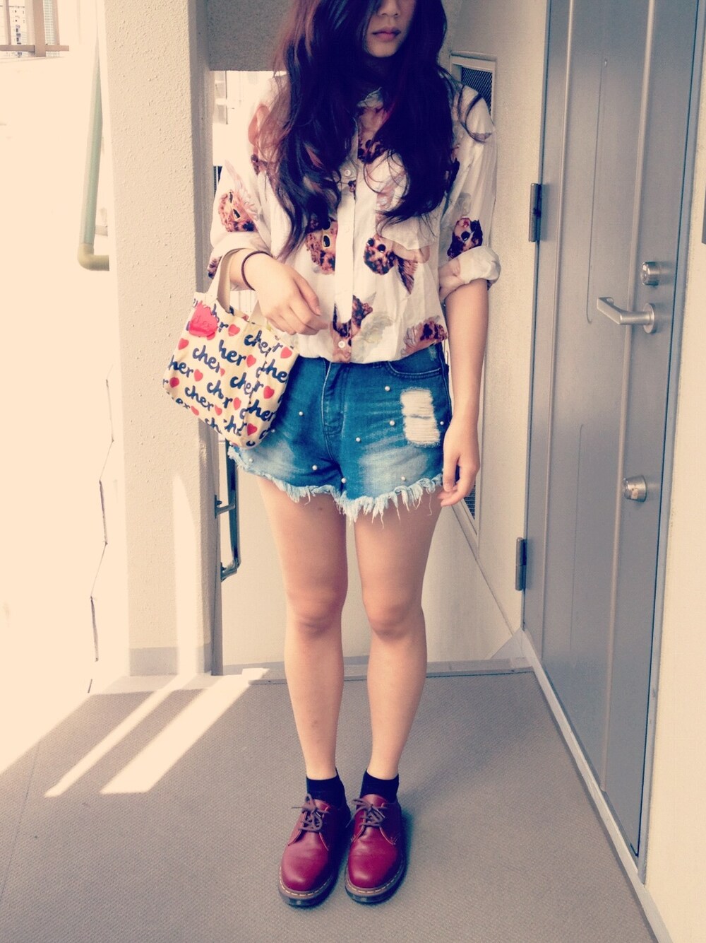 「Dr.Martens、cher、JOYRICH」｜「JOYRICHのCool Chapel Shirt（シャツ/ブラウス、ホワイト系）」を使った、ANGさん（レディース・168cm）の春コーディネートの1枚目の写真