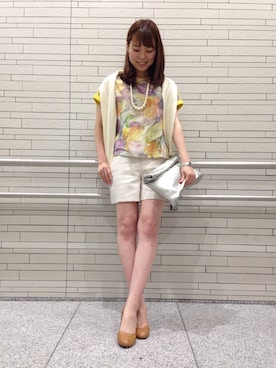 「フラワープリント」｜「アイテム（クラッチバッグ）」を使った、yaesuさん（レディース・157cm）の春コーディネート