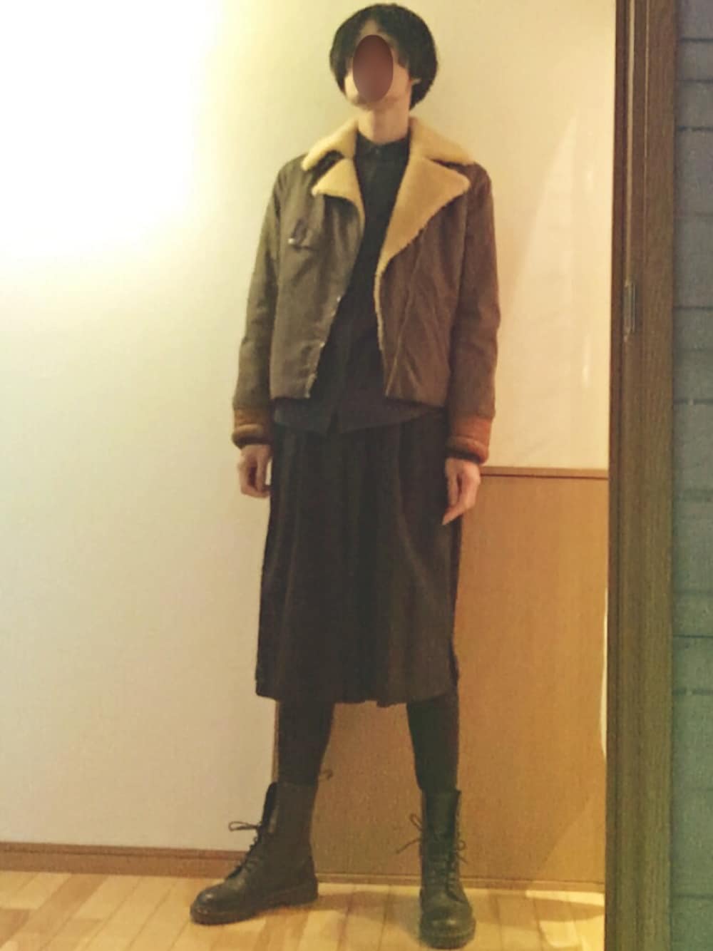 「シャツ、ライダースジャケット、Dr.Martens、ボアジャケット、キュロット、変形パンツ、ワイドパンツ、ストライプパンツ、ロックンロール」｜「Dr. Martensのアイテム（ブーツ、ブラック系）」を使った、さかつさん（メンズ・184cm）の冬コーディネートの1枚目の写真