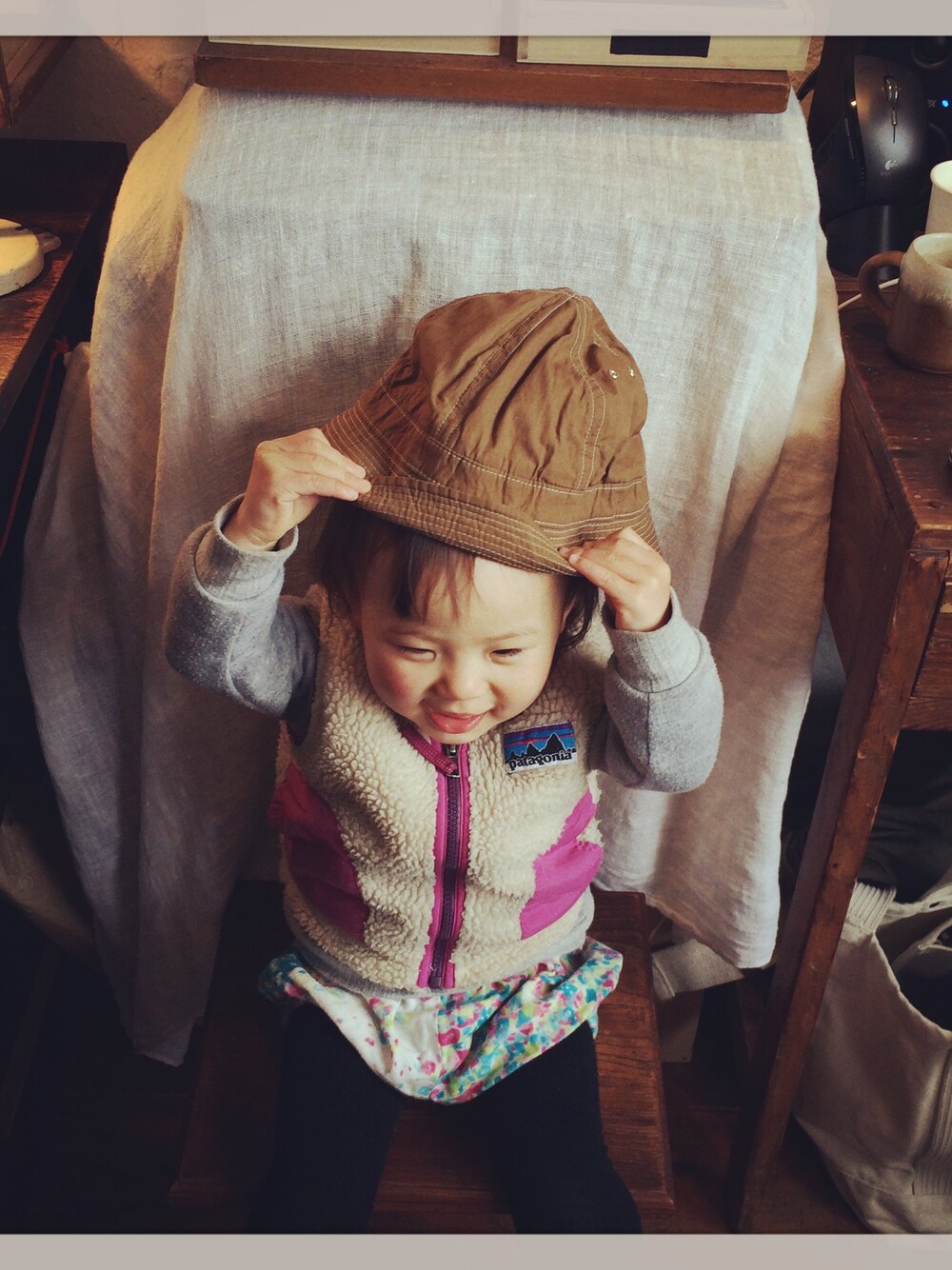 「vest、patagonia、flower」｜「patagoniaのVest（その他アウター、ベージュ系）」を使った、junowaさん（キッズ・90cm）の夏コーディネートの1枚目の写真