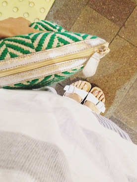 「mystic（ミスティック）のアイテム（クラッチバッグ）」を使った、mikkoさん（レディース・157cm）の夏コーディネート