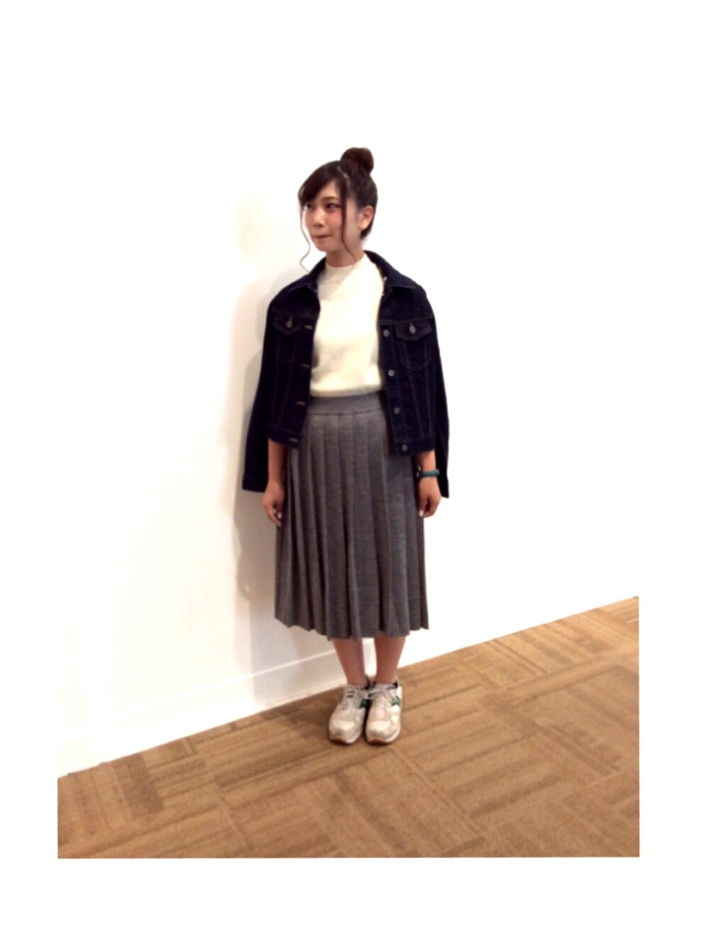 「UNIQLO、autumn」｜「UNIQLOのアイテム（デニムジャケット、ブルー系）」を使った、ミキさん（レディース・164cm）の夏コーディネートの1枚目の写真