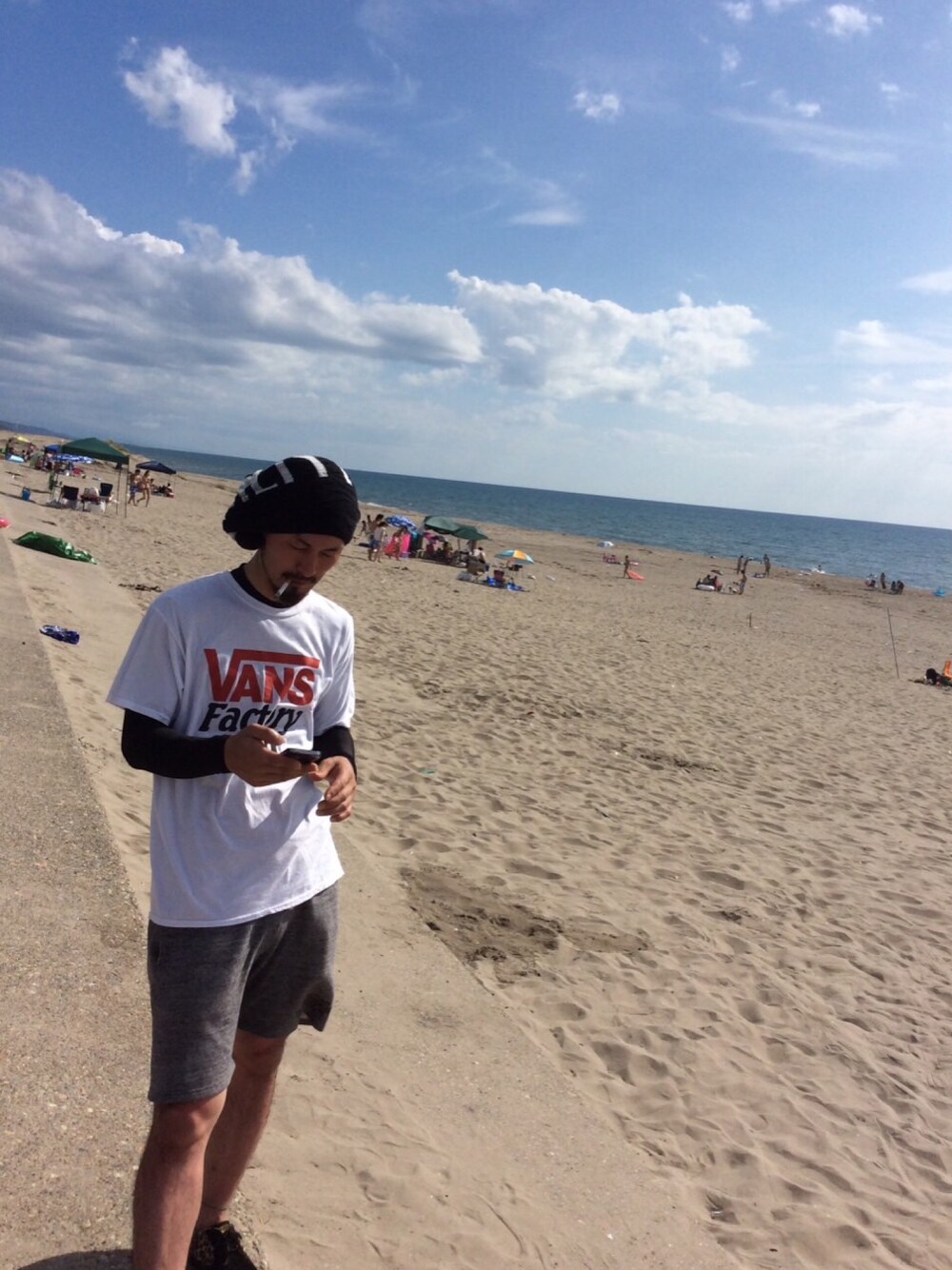 「海、夏フェス、VANS、WACKO MARIA 」｜「スゲー青wwのアイテム（その他、ブルー系）」を使った、けいちさん（メンズ・174cm）の夏コーディネートの1枚目の写真