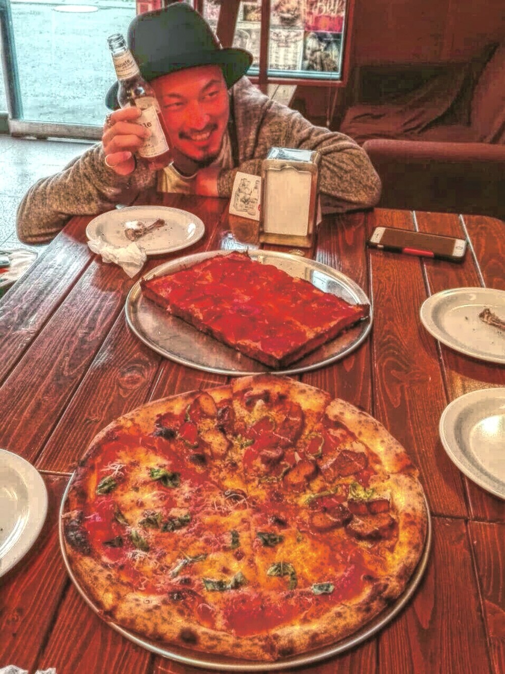 「ピザ、ソールキッチン、ワコマリア」｜「WACKO MARIAのアイテム（パーカー、グレー系）」を使った、けいちさん（メンズ・174cm）の夏コーディネートの1枚目の写真