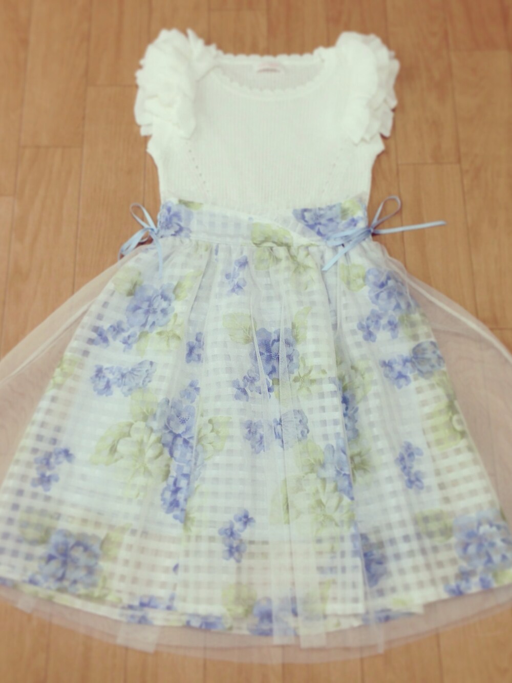 「チュールスカート、花柄スカート」｜「LIZ LISAのアイテム（シャツ/ブラウス、ホワイト系）」を使った、Eriko さん（レディース・150cm）の冬コーディネートの1枚目の写真