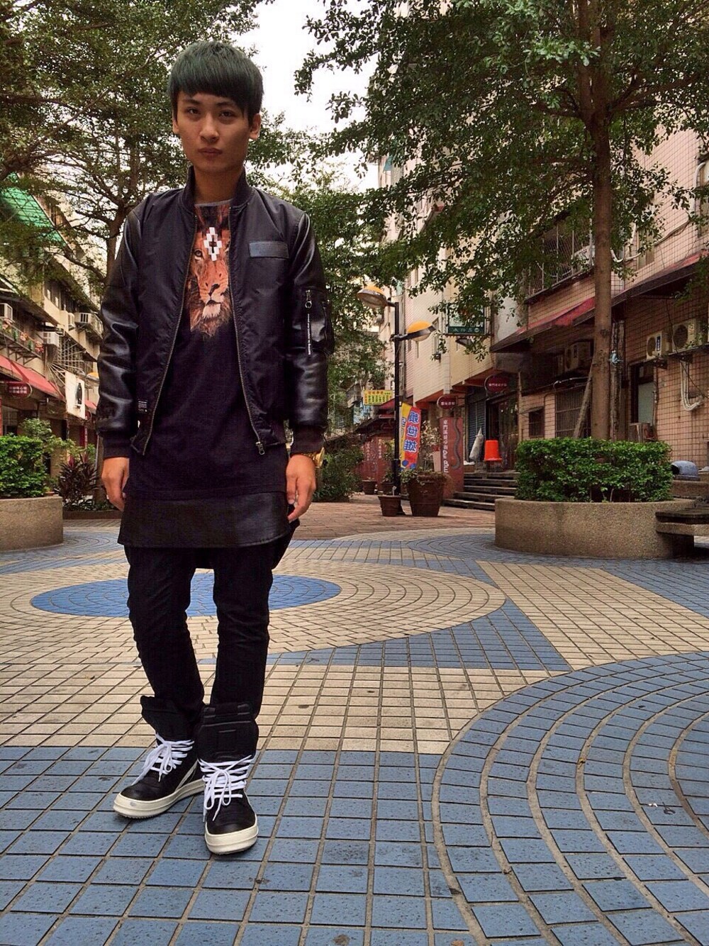 「ZARA、RICK OWENS」｜「AESのMa1（ナイロンジャケット、ブラック系）」を使った、buzzさん（メンズ・175cm）の冬コーディネートの1枚目の写真