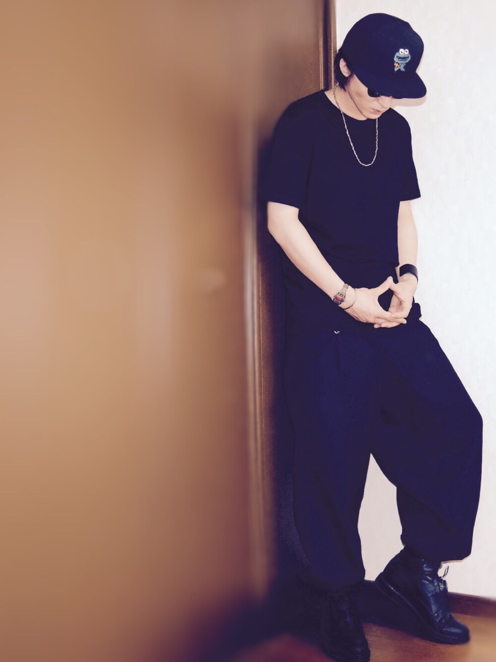 「ブラックコーデ、古着MIX、夏、アクセサリー、NEW ERA、vintage、SHIPS JET BLUE、AMERICAN RAG CIE、サングラス」｜「NEW ERAのアイテム（キャップ、ブラック系）」を使った、ジマさん（メンズ・177cm）の夏コーディネートの1枚目の写真